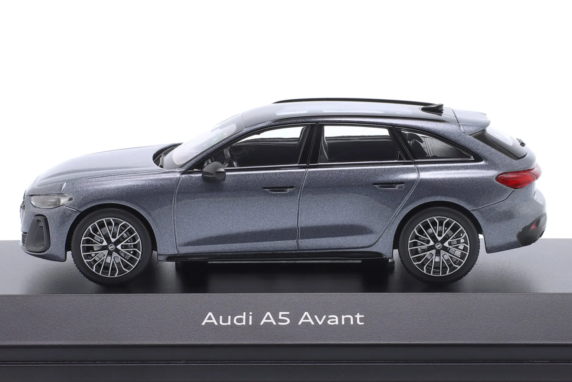 Audi A5 Avant daytonagrau 1:43 Norev
