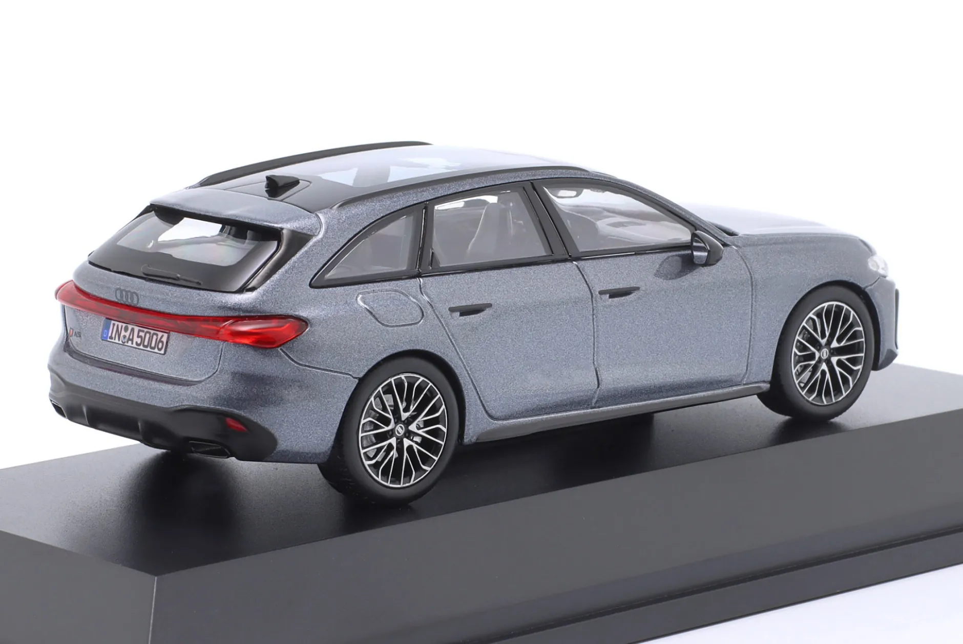 Audi A5 Avant daytonagrau 1:43 Norev
