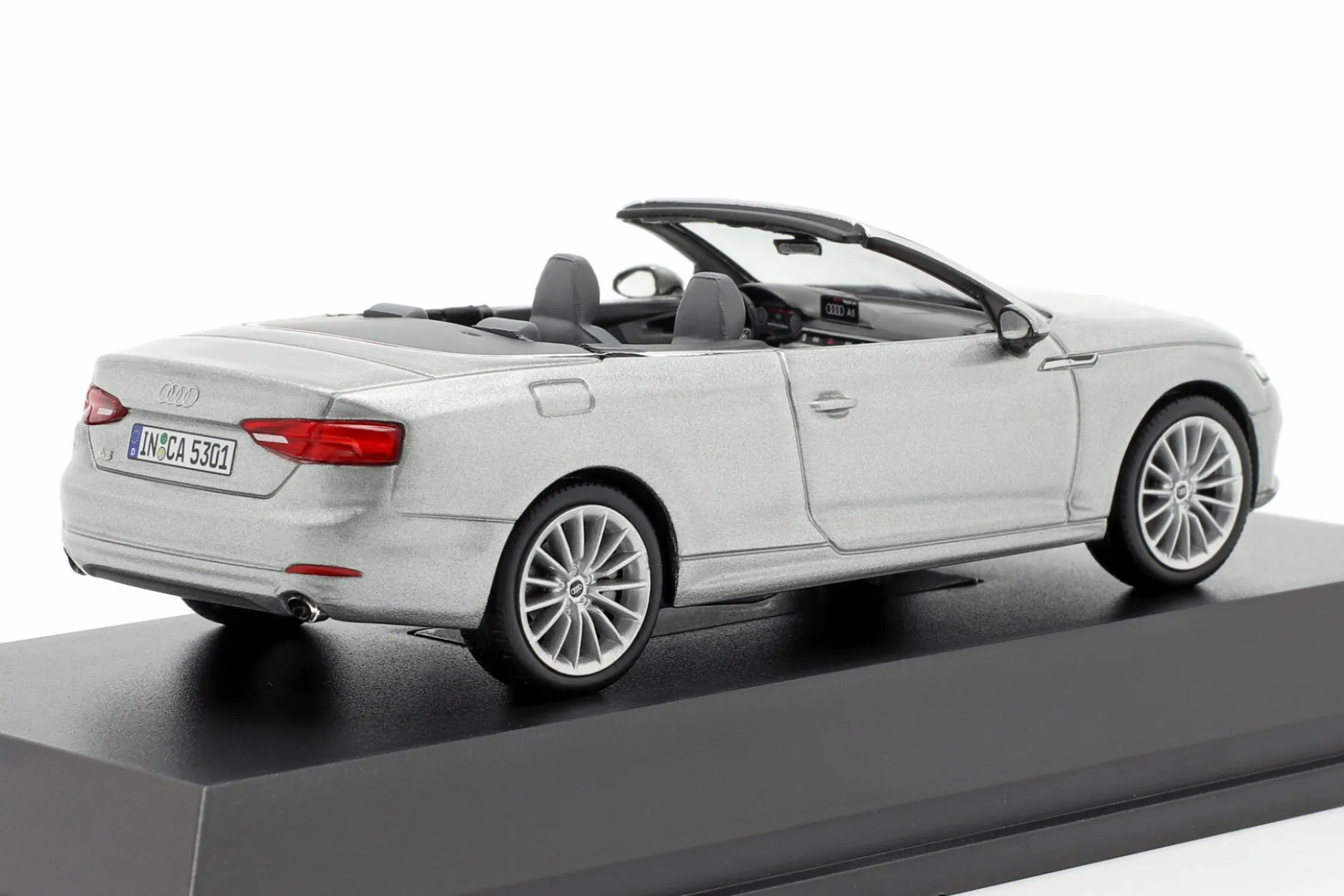 Audi A5 Cabriolet Baujahr 2017 florettsilber 1:43 Spark