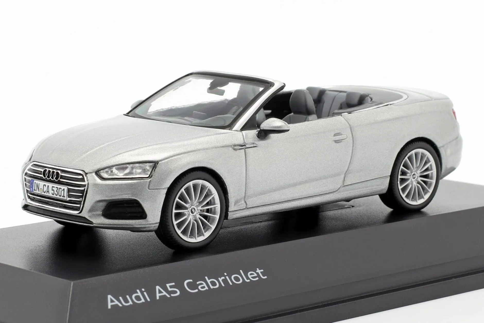 Audi A5 Cabriolet Baujahr 2017 florettsilber 1:43 Spark