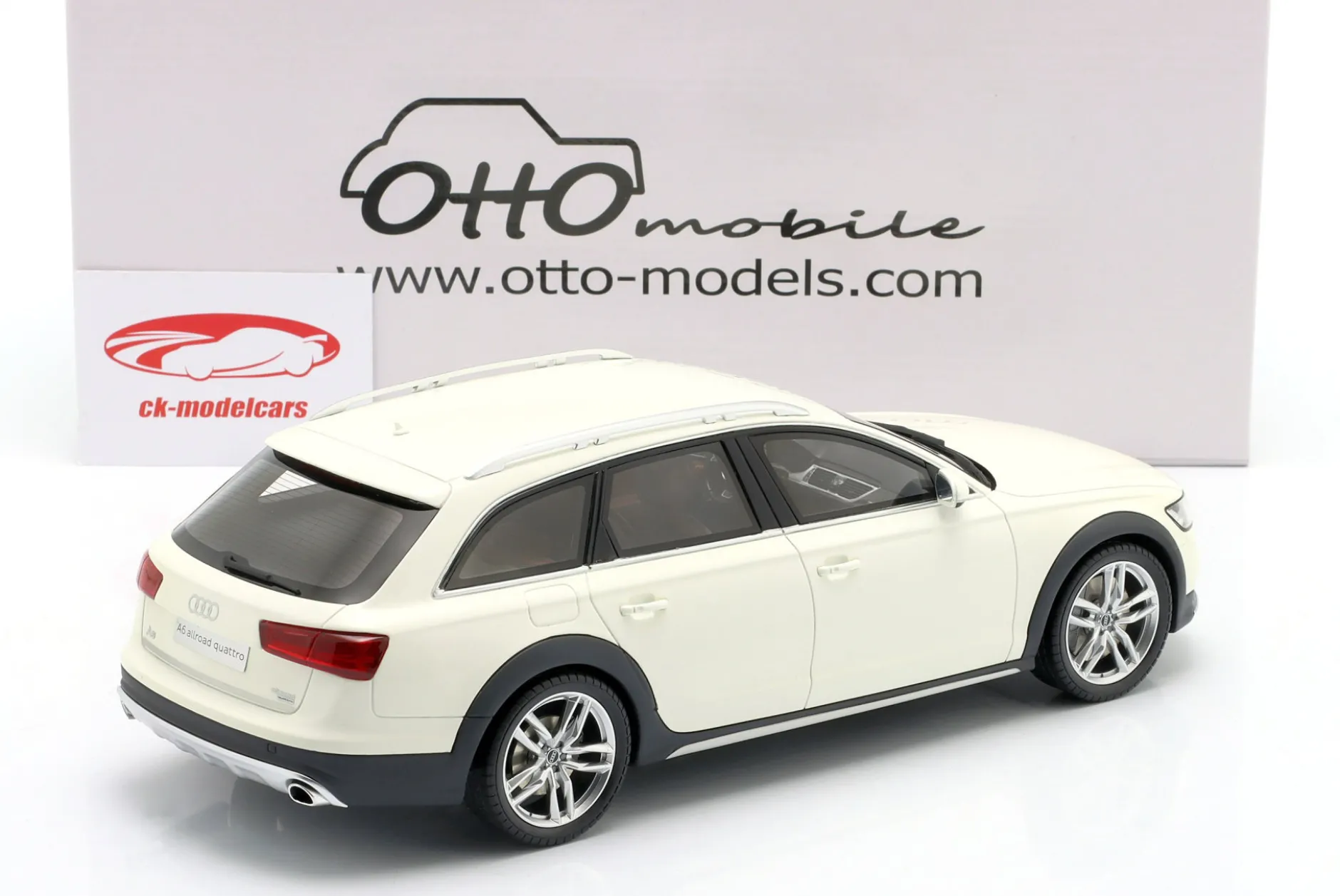Audi A6 (C7) All Road Baujahr 2015 Ibis weiß 1:18 OttOmobile
