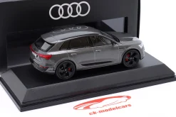Audi Q8 e-tron Baujahr 2023 chronosgrau 1:43 Spark