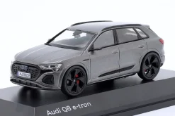 Audi Q8 e-tron Baujahr 2023 chronosgrau 1:43 Spark