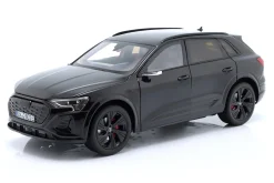 Audi Q8 e-tron Baujahr 2023 mythosschwarz 1:18 Norev