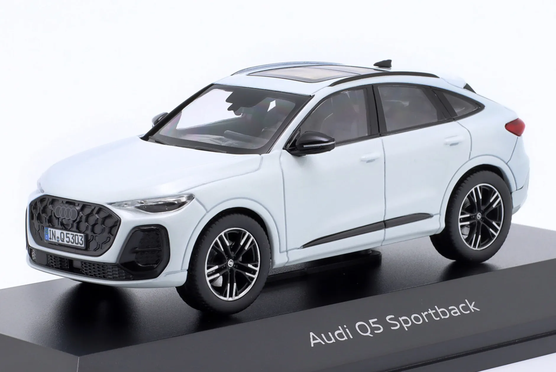 Audi Q5 Sportback gletscherweiß 1:43 Norev