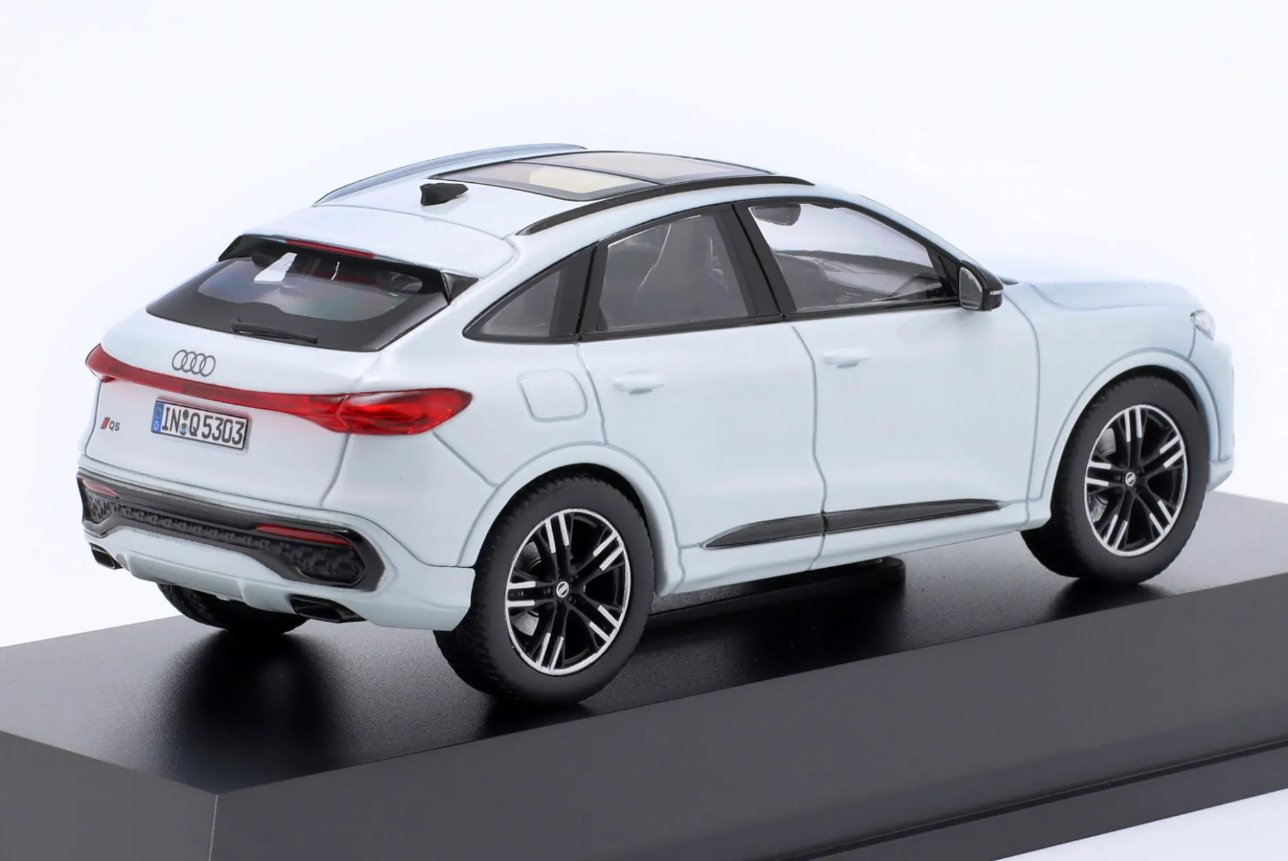 Audi Q5 Sportback gletscherweiß 1:43 Norev