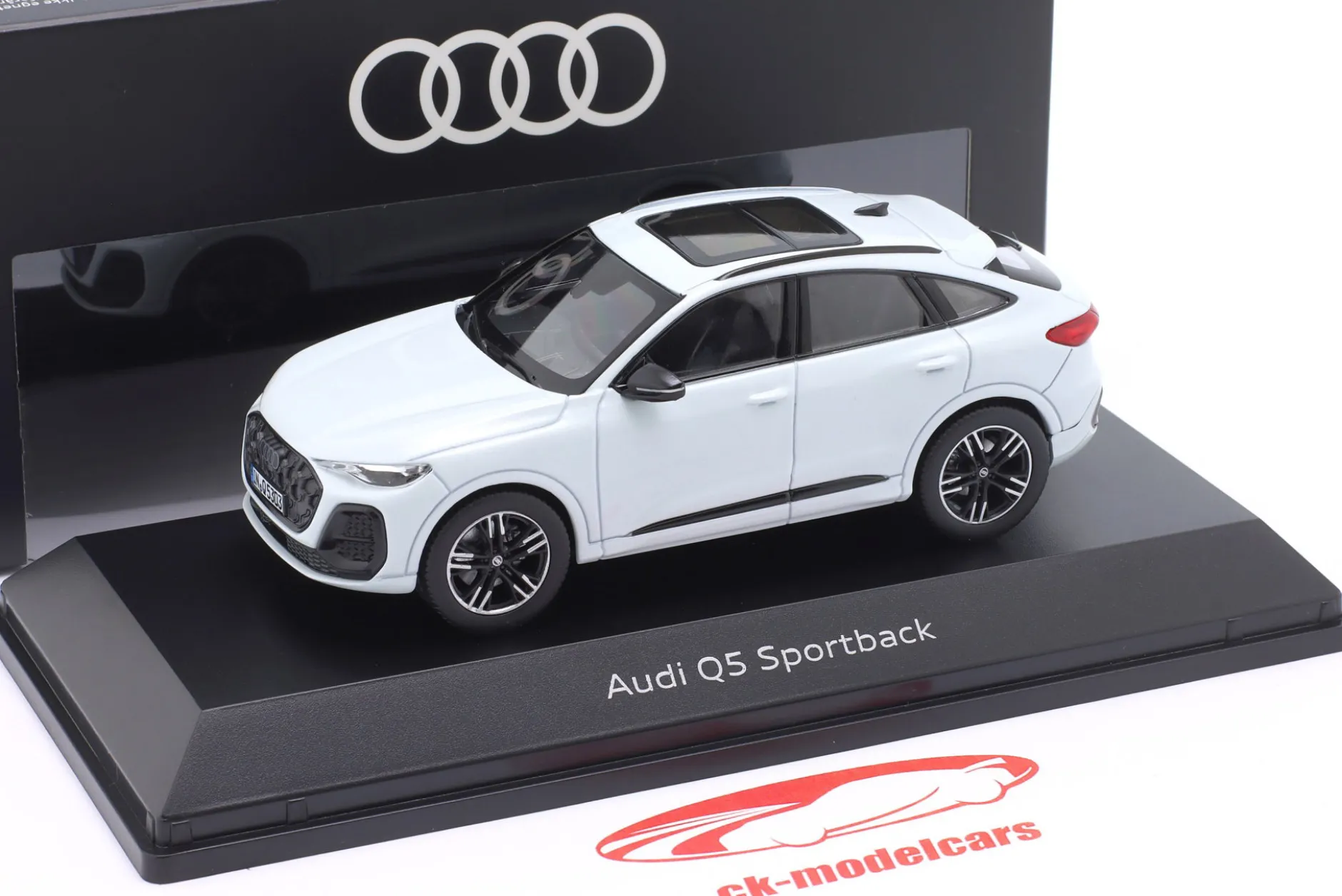 Audi Q5 Sportback gletscherweiß 1:43 Norev