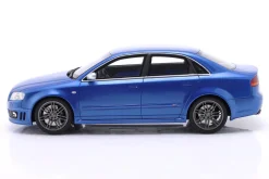 Audi RS 4 (B7) Sedan Baujahr 2007 sprintblau 1:18 OttOmobile