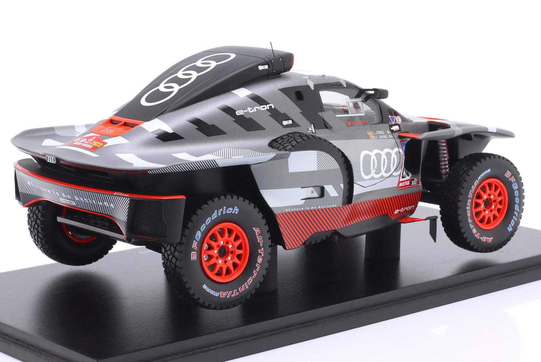Audi RS Q e-tron E2 #207 Rallye Dakar 2023 Sainz, Cruz 1:18 Spark