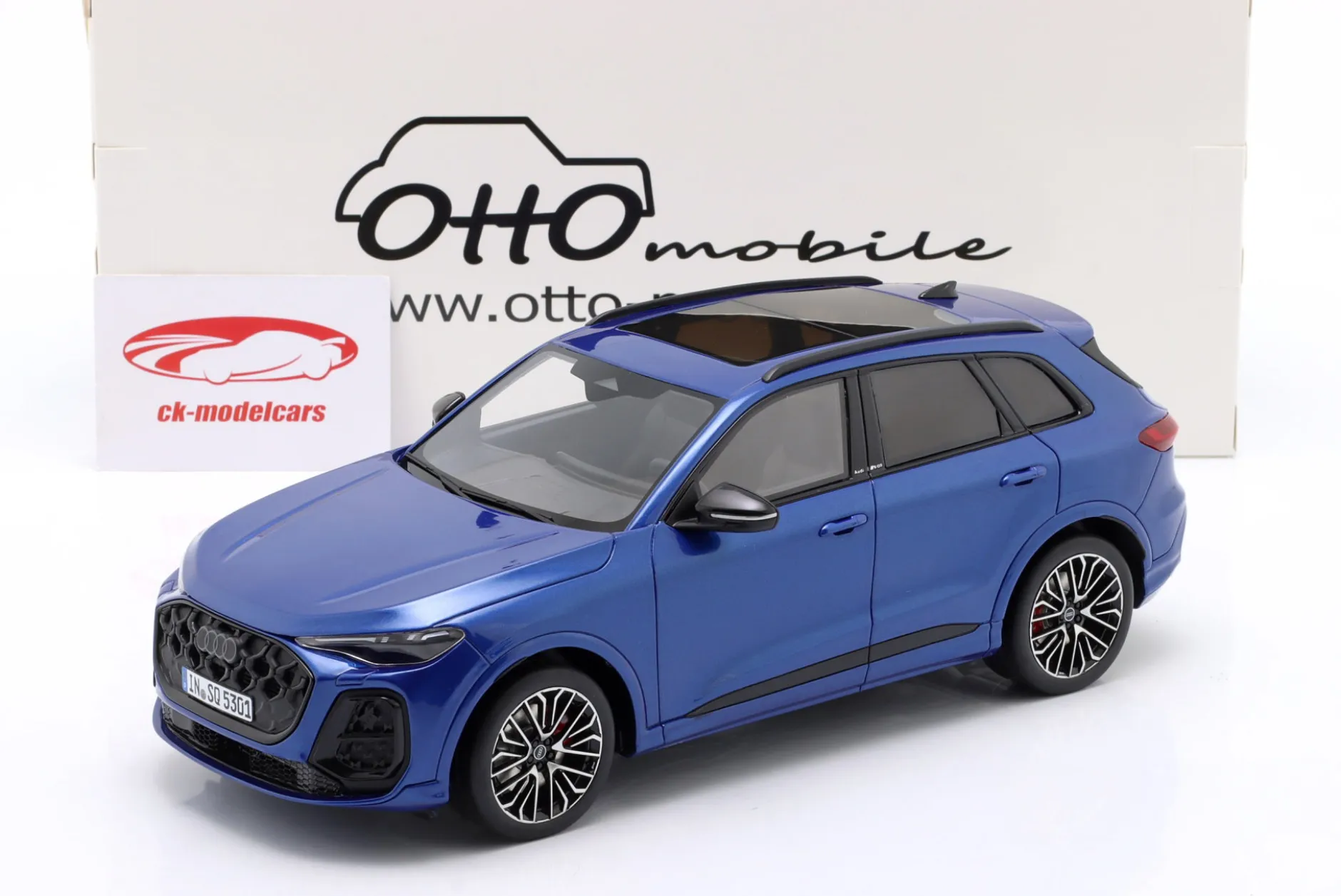 Audi SQ5 TFSI Baujahr 2024 ultrablau metallic 1:18 OttOmobile