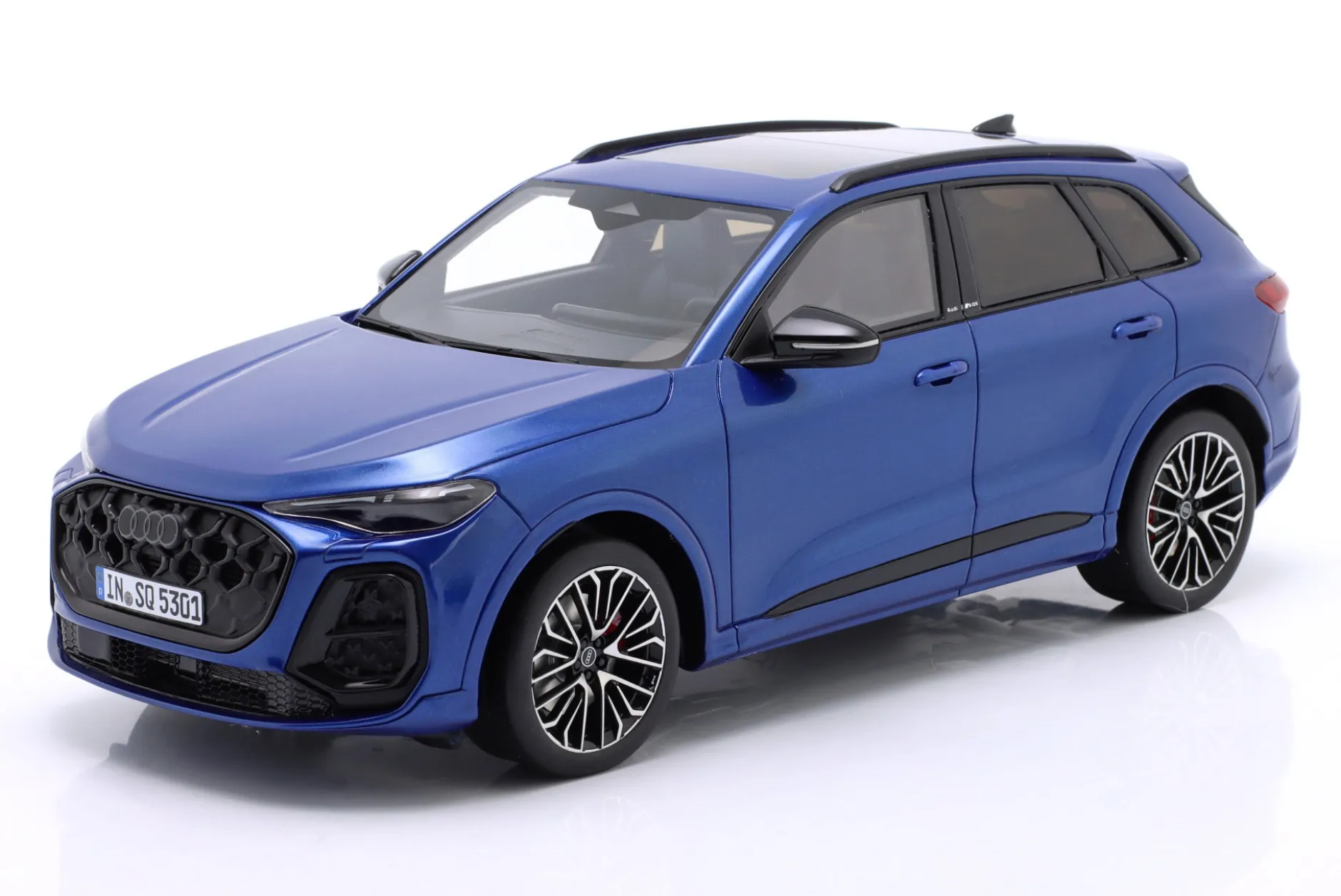 Audi SQ5 TFSI Baujahr 2024 ultrablau metallic 1:18 OttOmobile