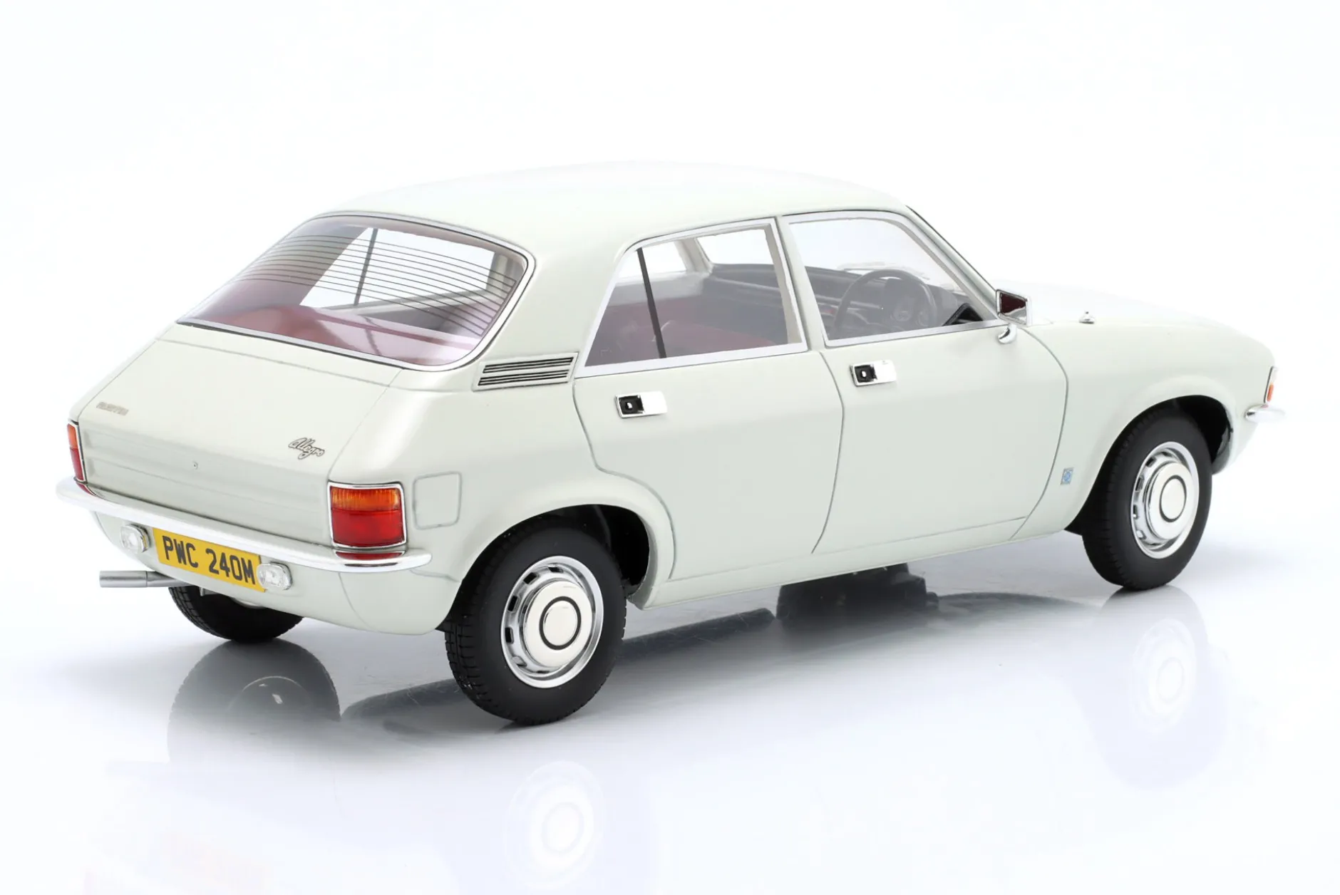Austin Allegro Baujahr 1973 gletscherweiß 1:18 Cult Scale
