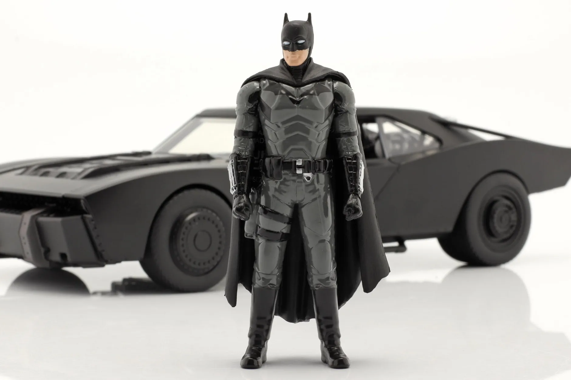 Batmobile mit Batman Figur Film The Batman 2022 schwarz 1:18 Jada Toys
