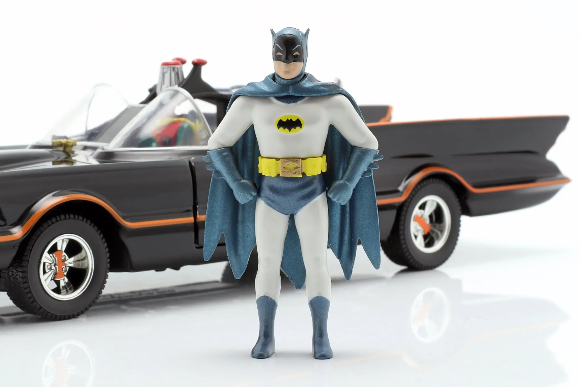 Batmobile mit Batman und Robin Figuren Classic TV-Serie 1966 1:24 Jada Toys