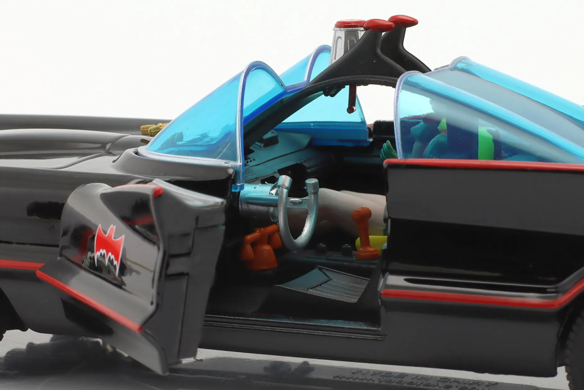 Batmobil Serie: "Batman" mit Figuren Batman, Joker, Robin, Pinguin 1:24 Jada Toys