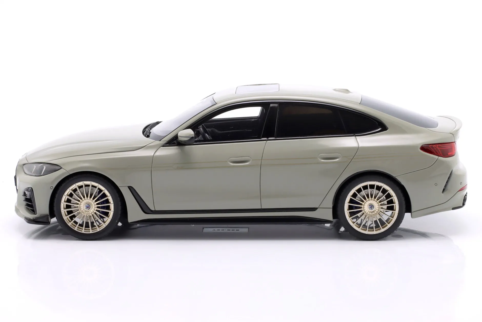 BMW Alpina B4 GT Baujahr 2024 fashion grau 1:18 GT-Spirit