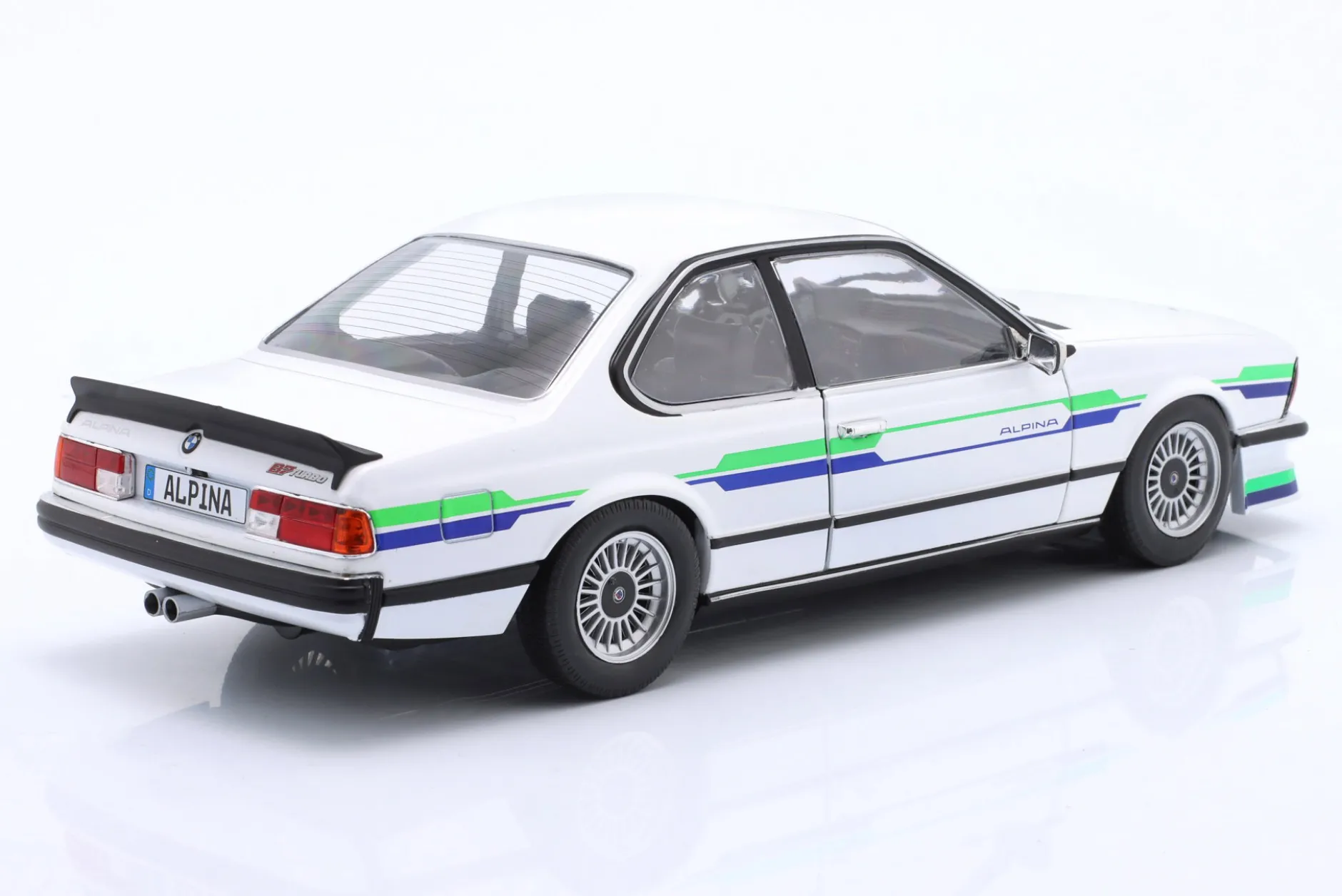 BMW Alpina B7 Turbo (E24) Baujahr 1984 weiß mit Dekor 1:18 Solido
