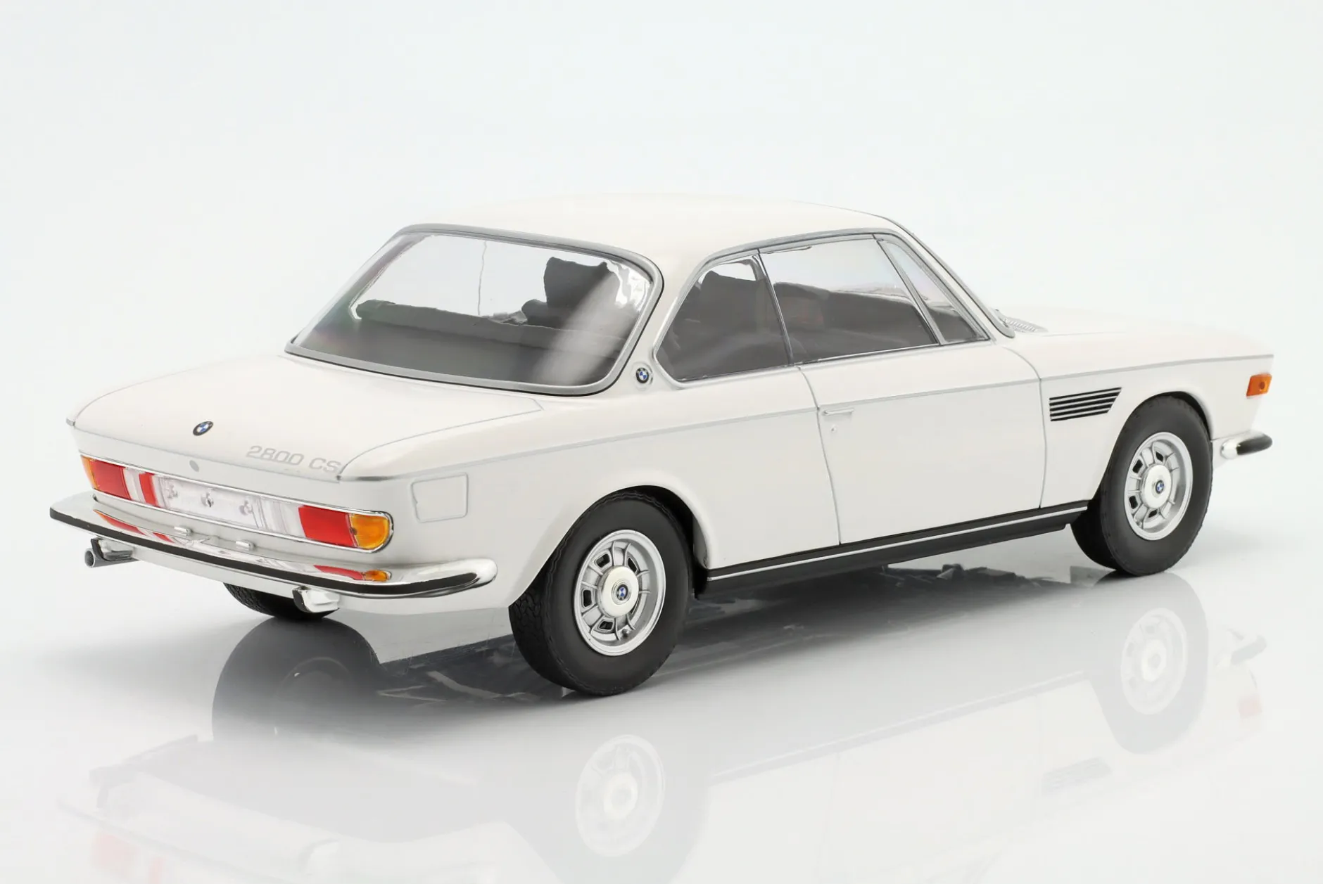 BMW 2800 CS Baujahr 1968 weiß 1:18 Minichamps