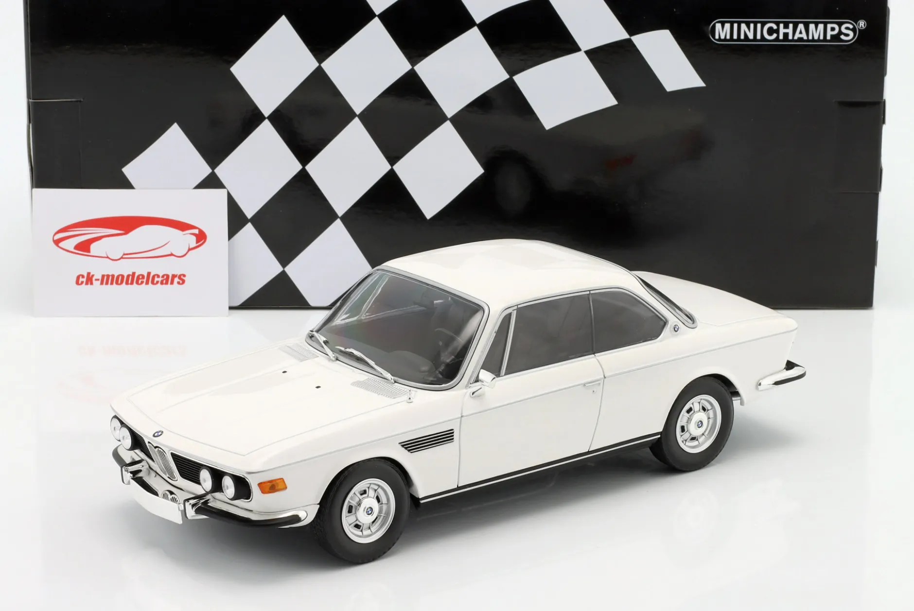 BMW 2800 CS Baujahr 1968 weiß 1:18 Minichamps