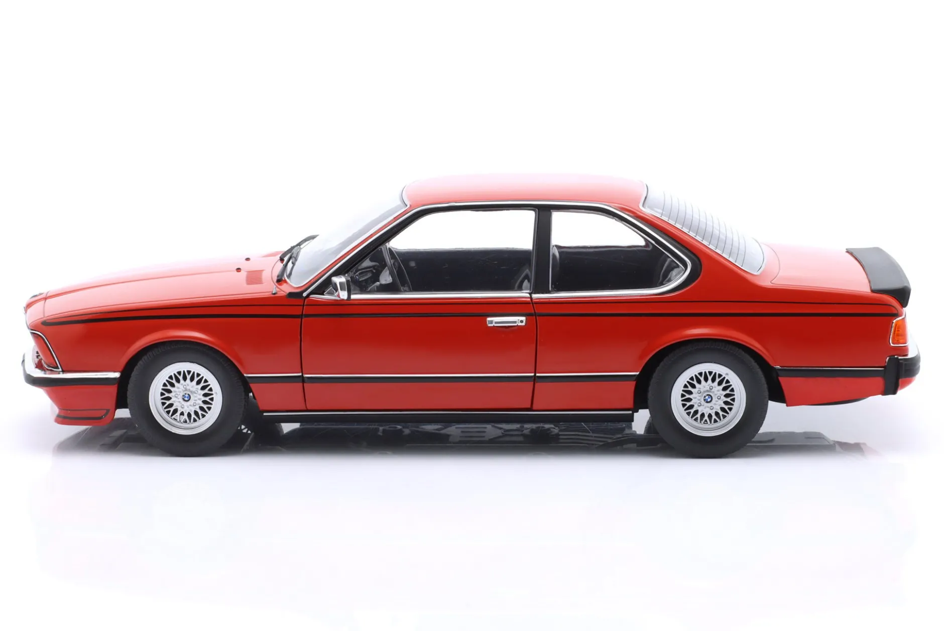 BMW 635 CSI (E24) Baujahr 1984 henna rot 1:18 Solido
