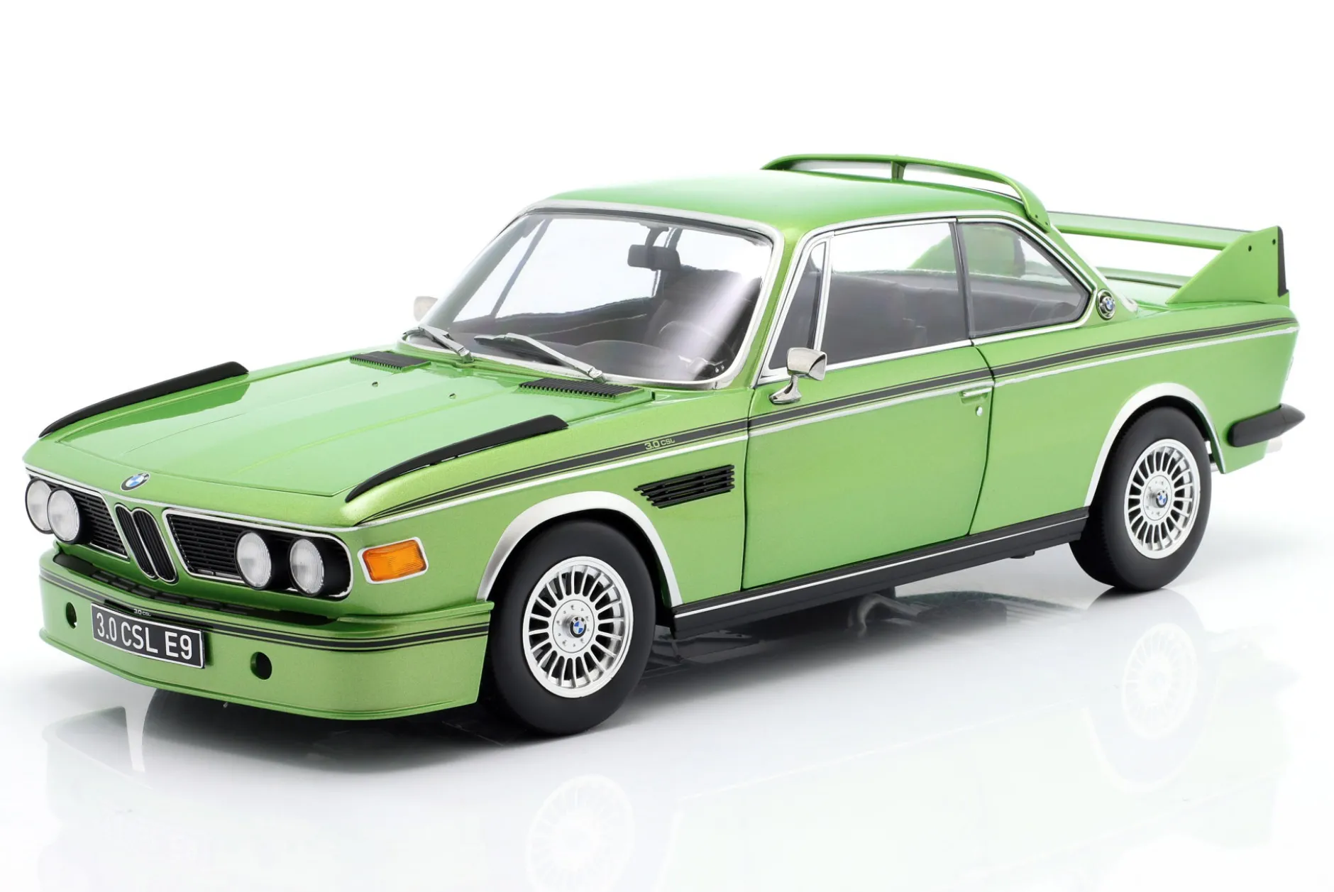 BMW 3.0 CSL (E9) Baujahr 1973 grün metallic 1:12 KK-Scale
