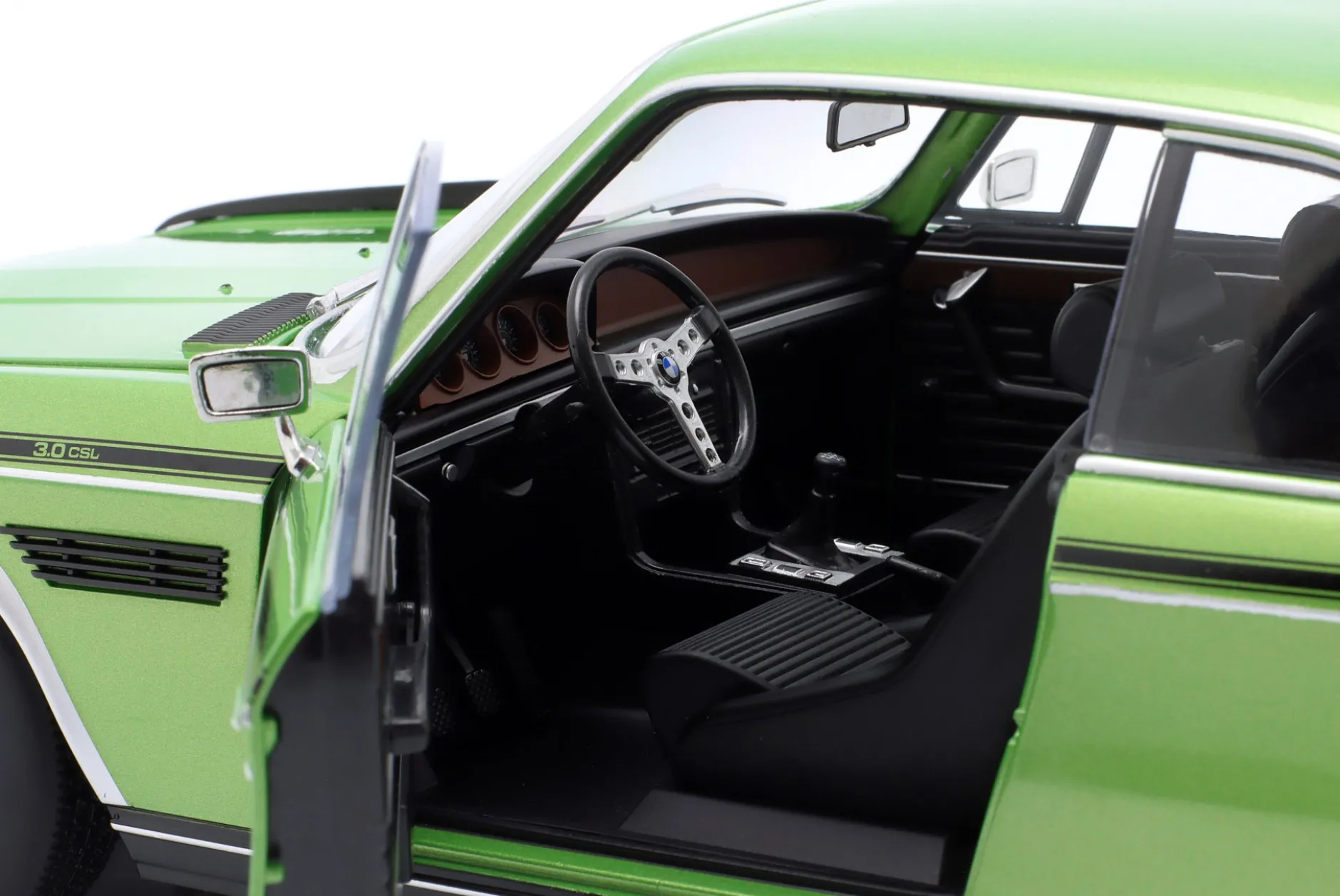 BMW 3.0 CSL (E9) Baujahr 1973 grün metallic 1:12 KK-Scale