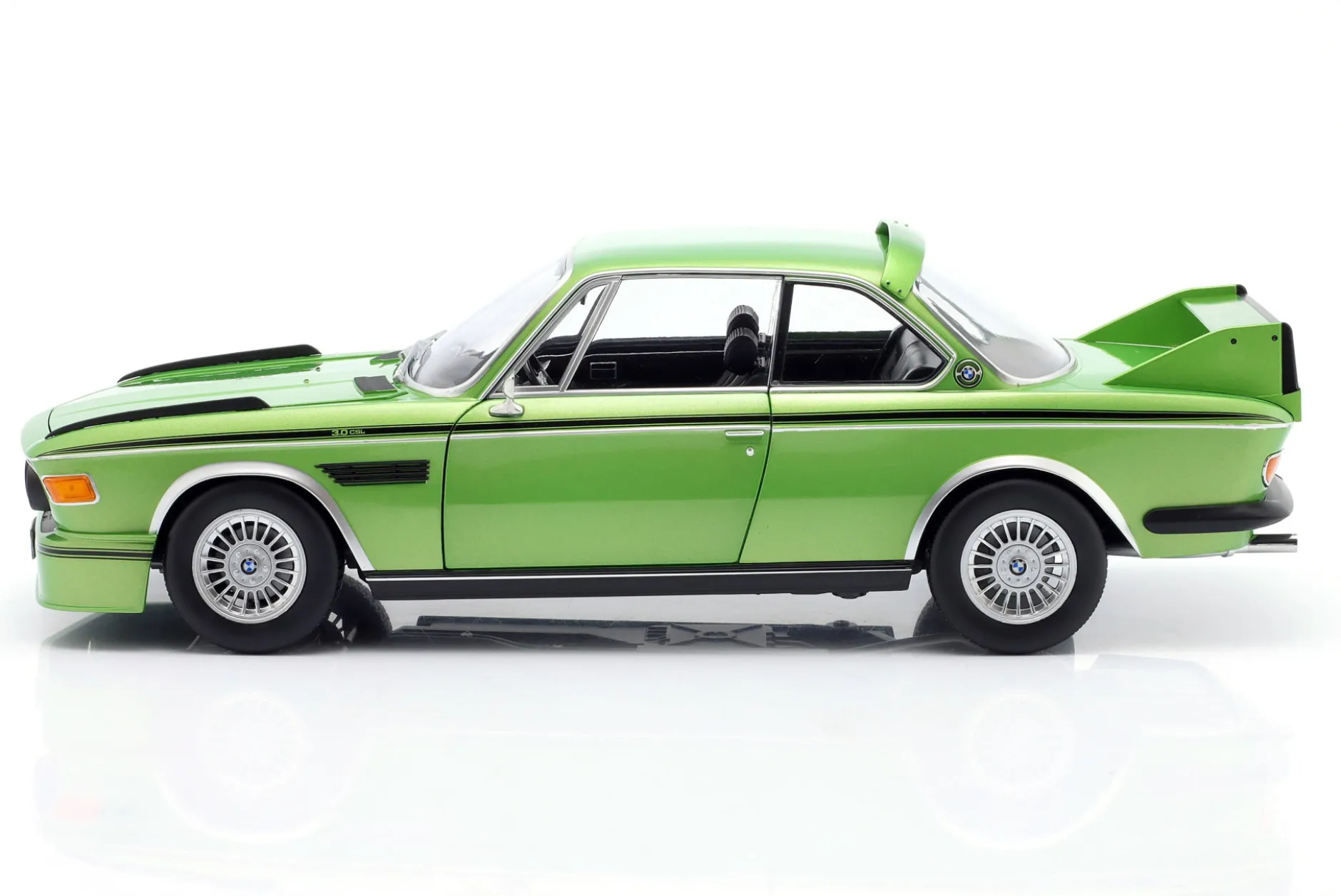 BMW 3.0 CSL (E9) Baujahr 1973 grün metallic 1:12 KK-Scale