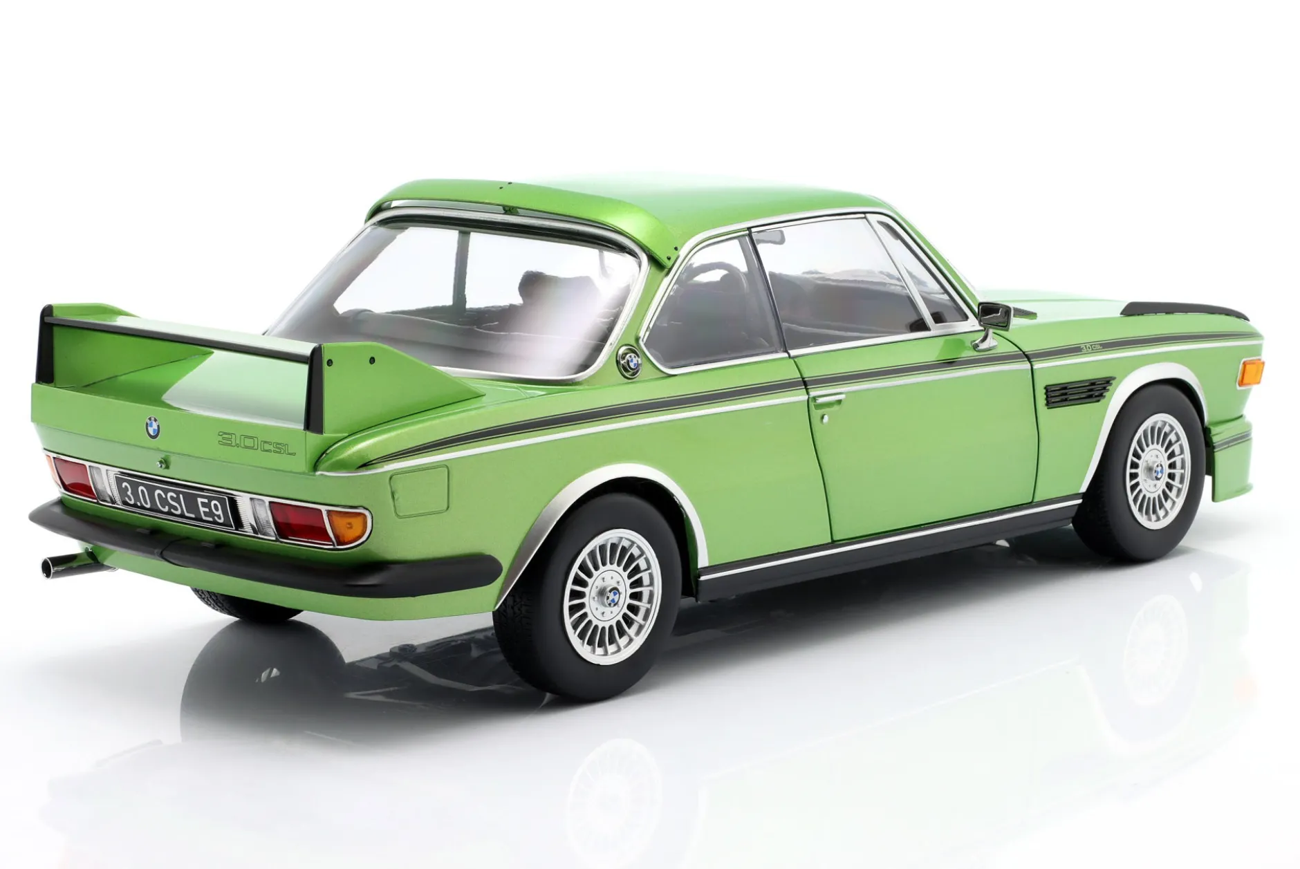 BMW 3.0 CSL (E9) Baujahr 1973 grün metallic 1:12 KK-Scale