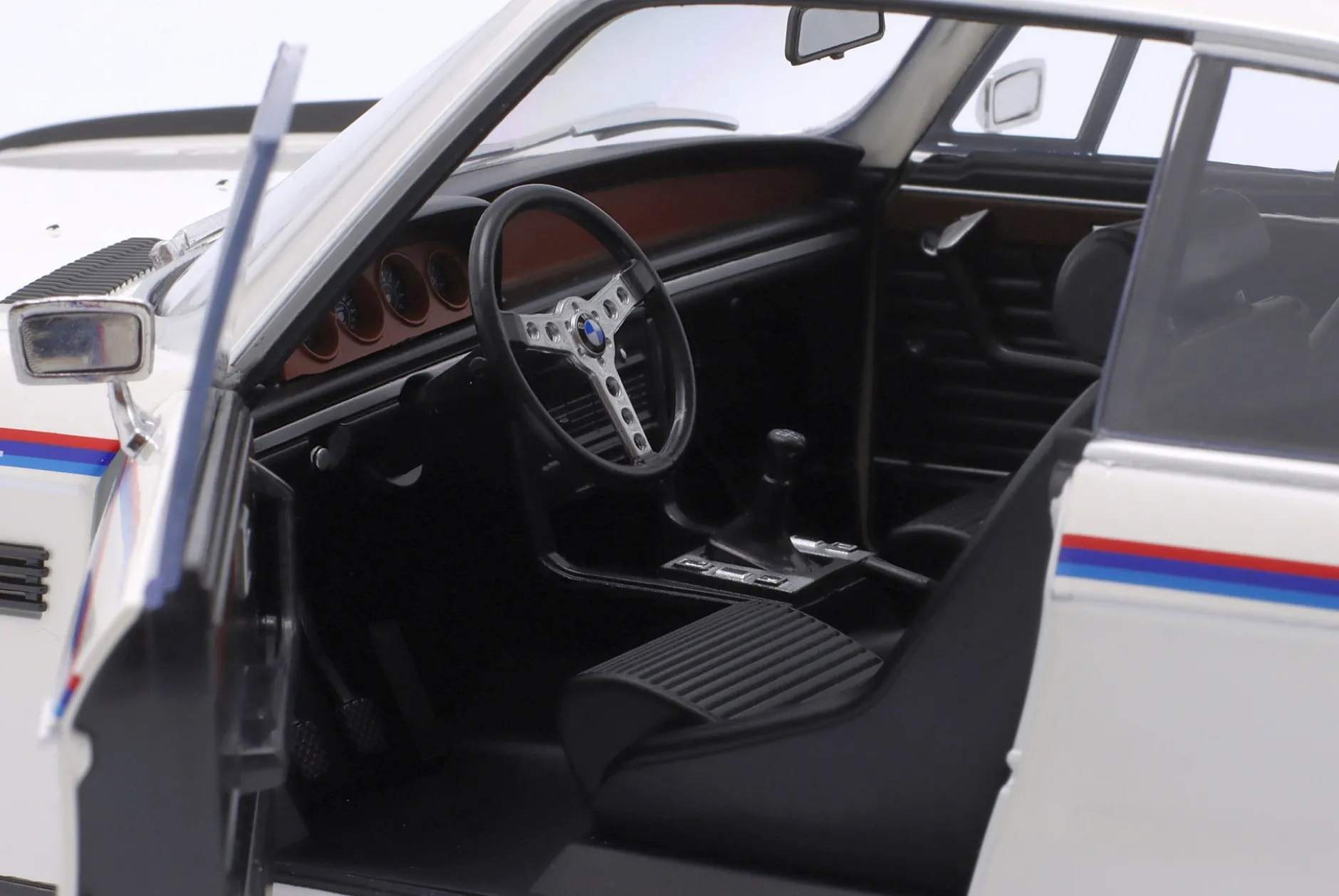 BMW 3.0 CSL (E9) Baujahr 1973 weiß 1:12 KK-Scale