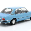BMW 5er Serie (E12) Baujahr 1973 hellblau metallic 1:18 ModelCar Group