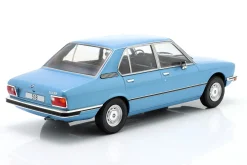 BMW 5er Serie (E12) Baujahr 1973 hellblau metallic 1:18 ModelCar Group