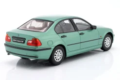 BMW 3er Serie (E46) Limousine Baujahr 1999 grün metallic 1:18 KK-Scale