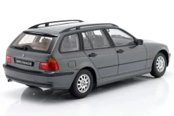 BMW 3er Serie E46 Touring Baujahr 1999 grau metallic 1:18 KK-Scale