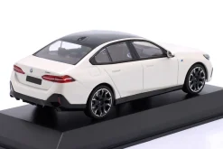 BMW i5 Baujahr 2023 weiß metallic 1:43 Minichamps