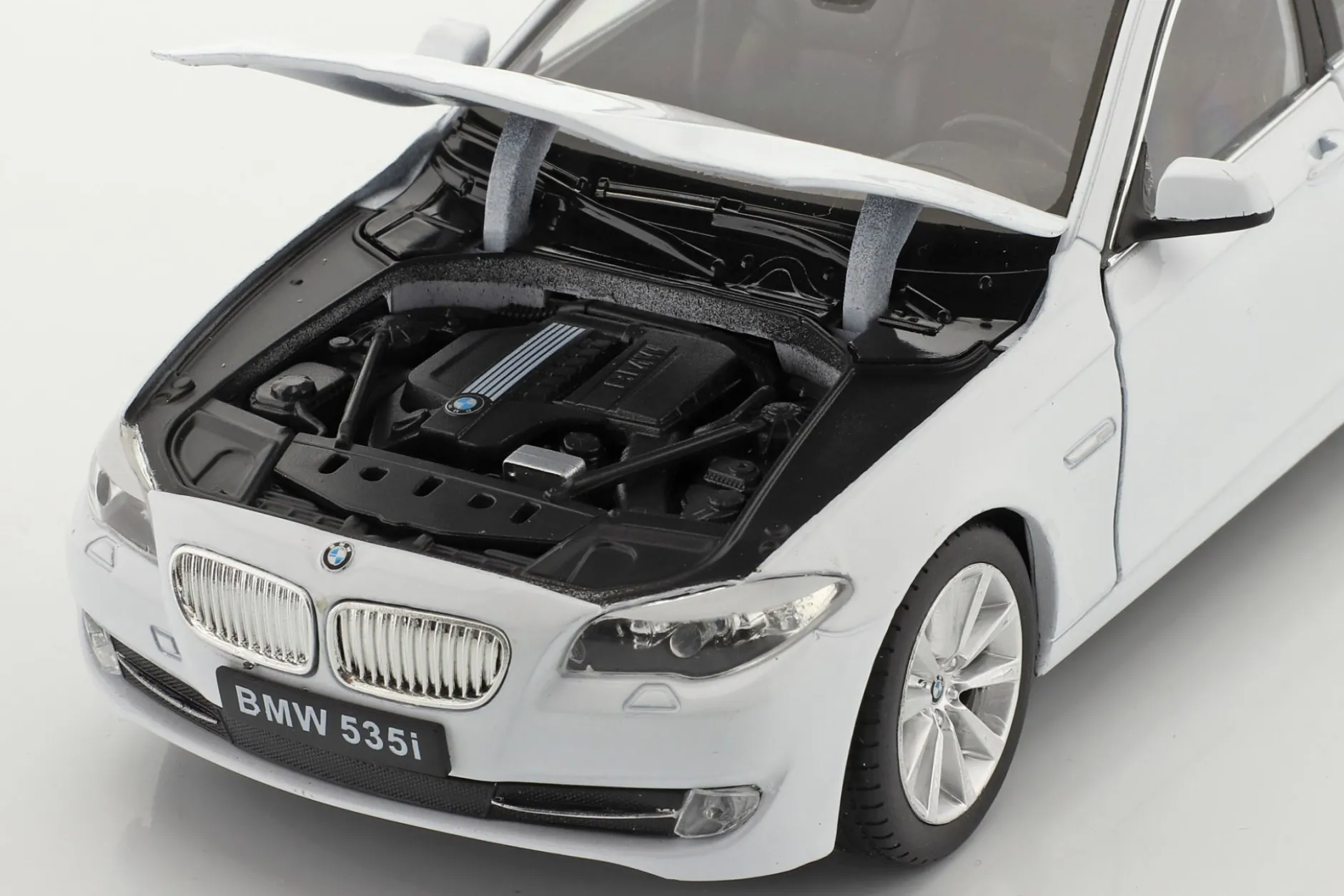 BMW 535i Baujahr 2010 weiß 1:24 Welly