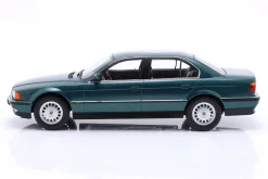 BMW 740i E38 Baujahr 1994 metallic grün 1:18 KK-Scale