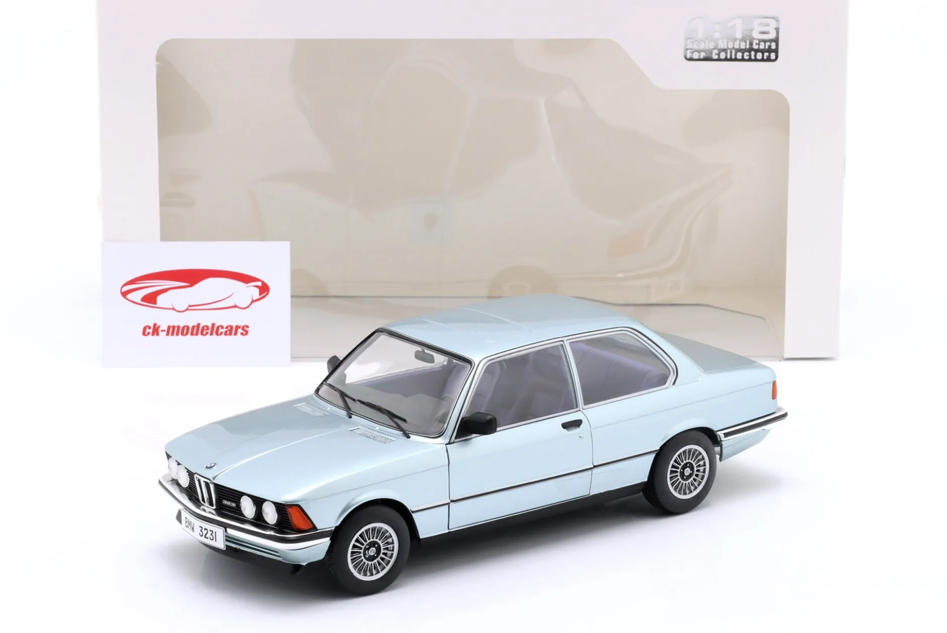 BMW 323i (E21) Baujahr 1980 silberblau metallic 1:18 Solido
