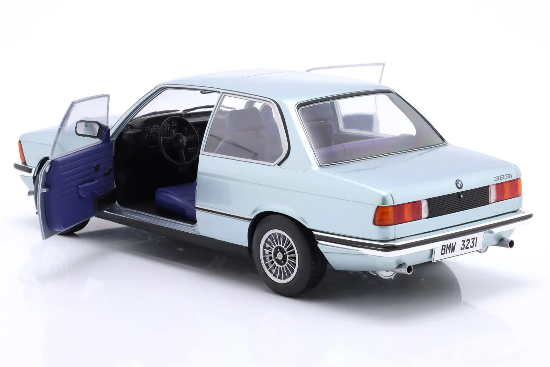 BMW 323i (E21) Baujahr 1980 silberblau metallic 1:18 Solido