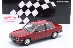 BMW 323i (E30) Limousine Baujahr 1982 karminrot 1:18 Minichamps