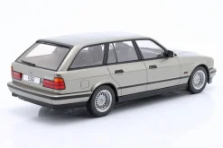 BMW 530i (E34) Touring Baujahr 1991 grau metallic 1:18 ModelCar Group