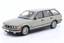 BMW 530i (E34) Touring Baujahr 1991 grau metallic 1:18 ModelCar Group