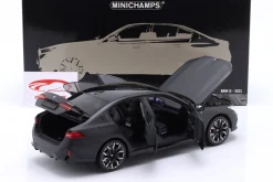 BMW i5 (G60) Baujahr 2023 mattgrau 1:18 Minichamps