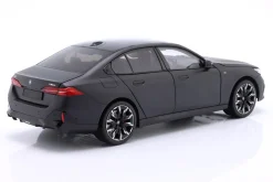 BMW i5 (G60) Baujahr 2023 mattgrau 1:18 Minichamps