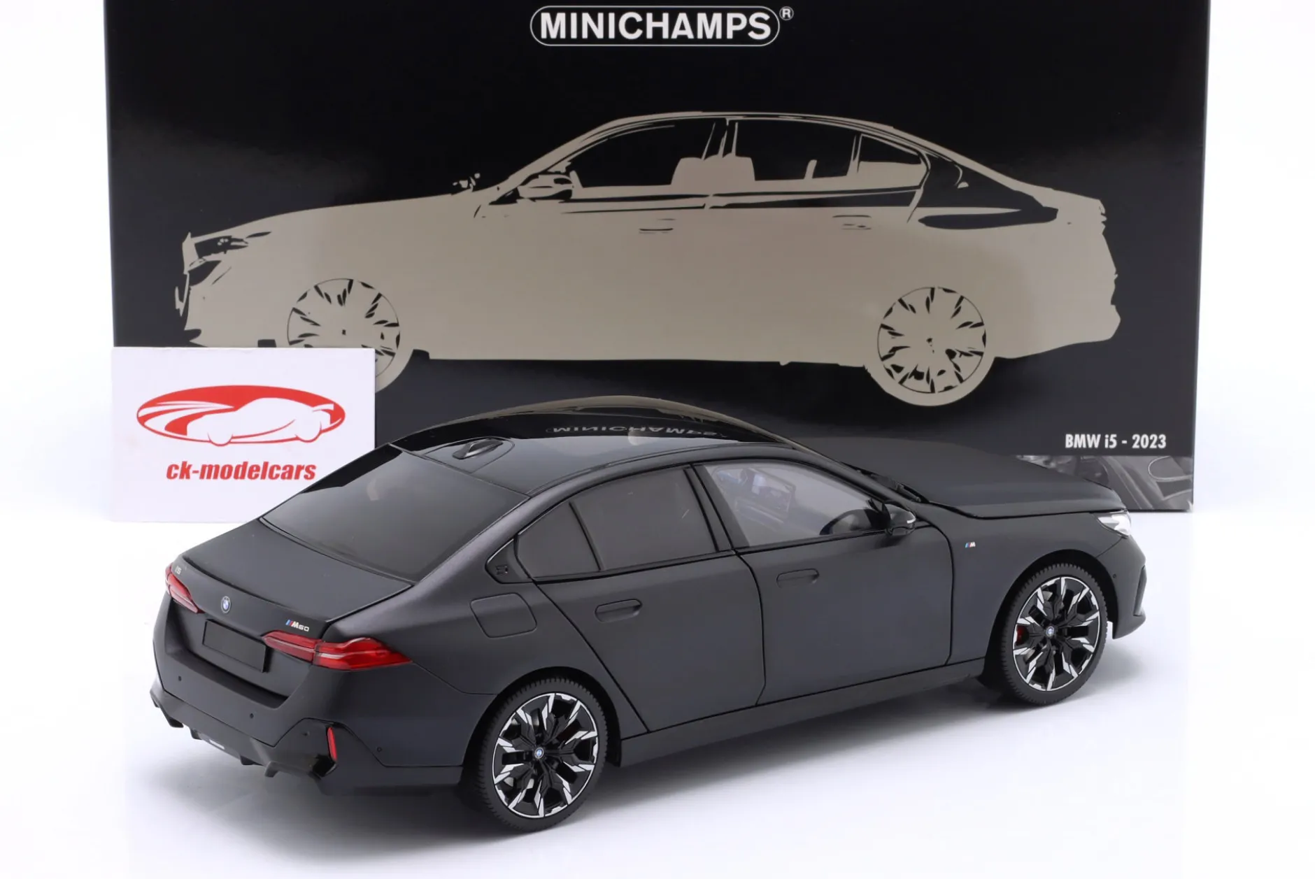 BMW i5 (G60) Baujahr 2023 mattgrau 1:18 Minichamps