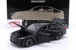 BMW i5 (G60) Baujahr 2023 mattgrau 1:18 Minichamps