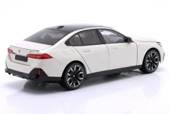 BMW i5 (G60) Baujahr 2023 weiß metallic 1:18 Minichamps