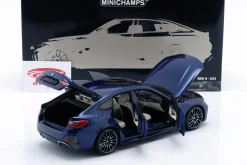BMW i4 M50 Baujahr 2022 blau metallic 1:18 Minichamps