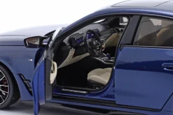 BMW i4 M50 Baujahr 2022 blau metallic 1:18 Minichamps