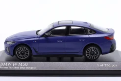BMW i4 M50 Baujahr 2022 frozen portimaoblau metallic 1:43 Minichamps