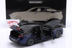 BMW i7 M70 (G70) Baujahr 2024 blau metallic / schwarz metallic 1:18 Minichamps